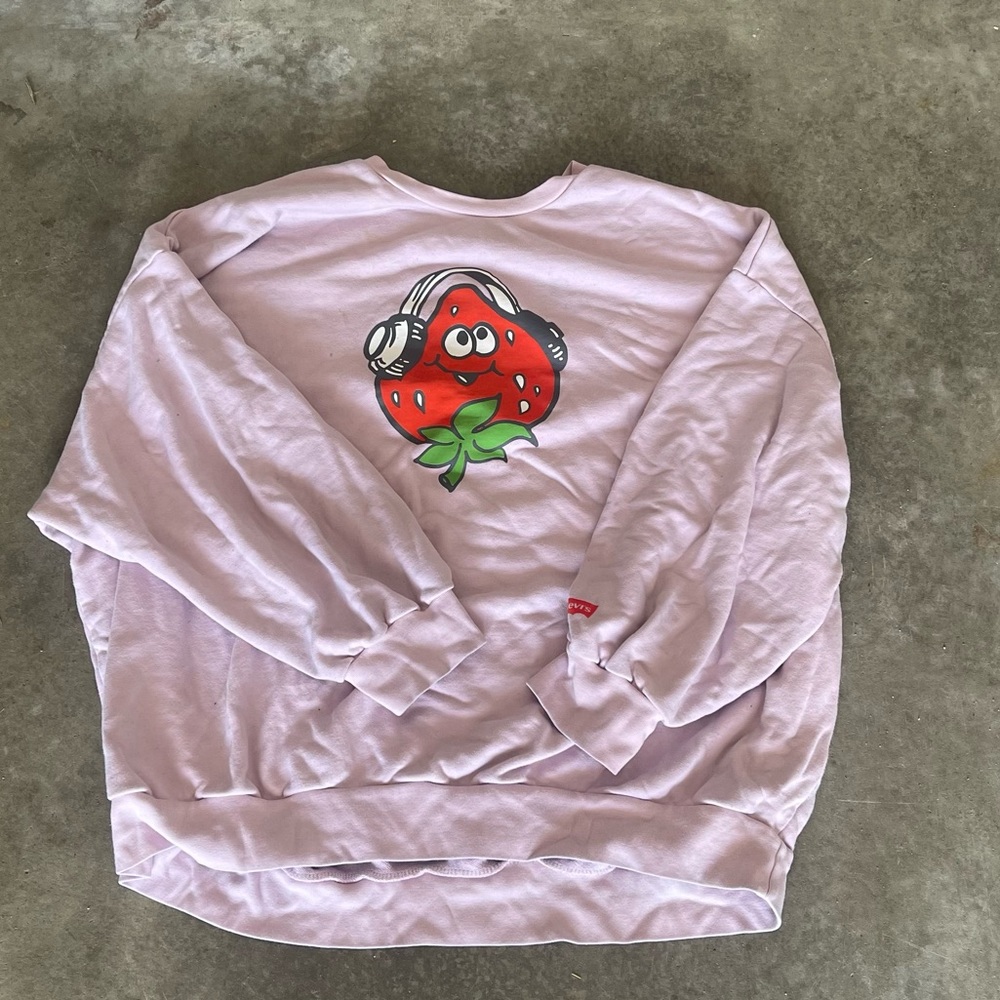 LEVI’S STRAWBERRY CREWNECK                                                XL